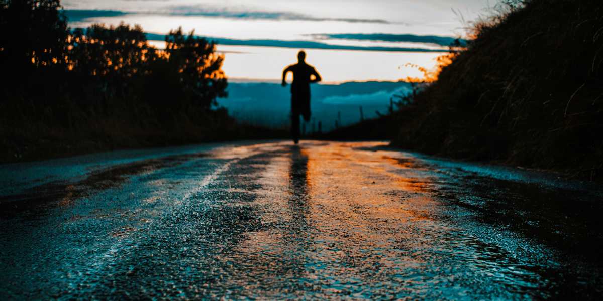 Hardlopen en Hydratatie: Hoeveel water heb je nodig en wanneer?